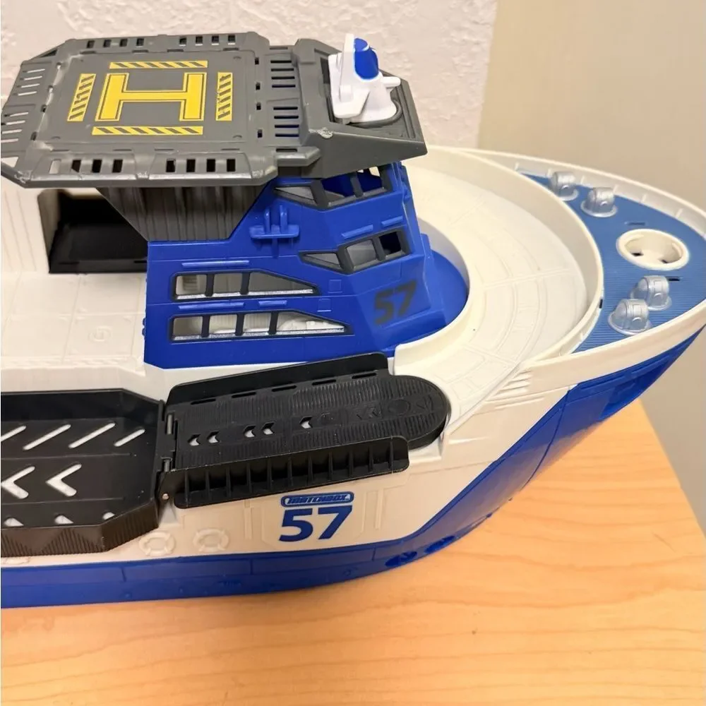 Matchbox Mission Marine Rescue Shark Boat w/ Helicopter – 2013 Mattel BFN57